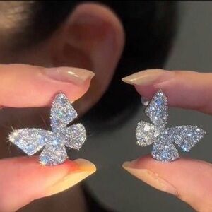 1pair Glamorous Zinc Alloy Rhinestone Butterfly Stud Earrings